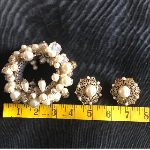 Set of two Vintage 80s clip on Pearl Earrings and pearl stretchable Bracelet - Picture 7 of 16